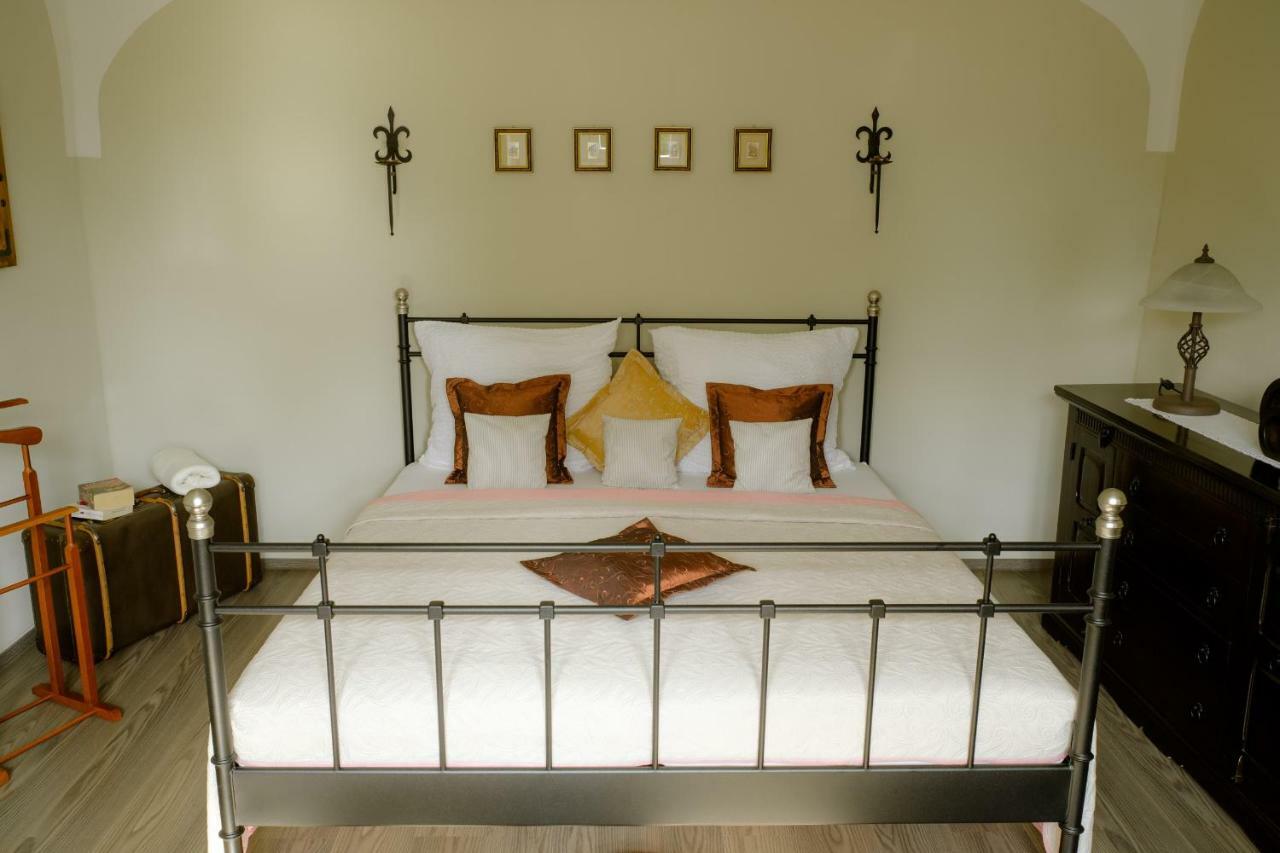 Herrenhaus Kunzwerda Bei Torgau - Aparthotel, Boardinghouse, Wohnen Auf Zeit Eksteriør billede