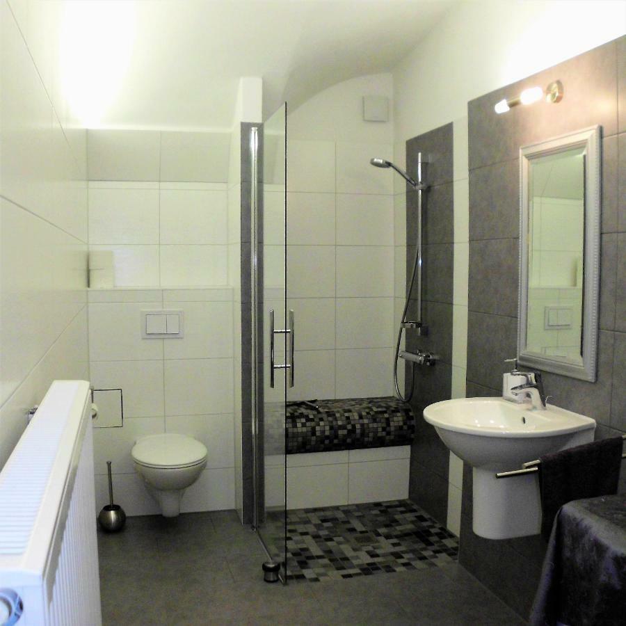 Herrenhaus Kunzwerda Bei Torgau - Aparthotel, Boardinghouse, Wohnen Auf Zeit Eksteriør billede