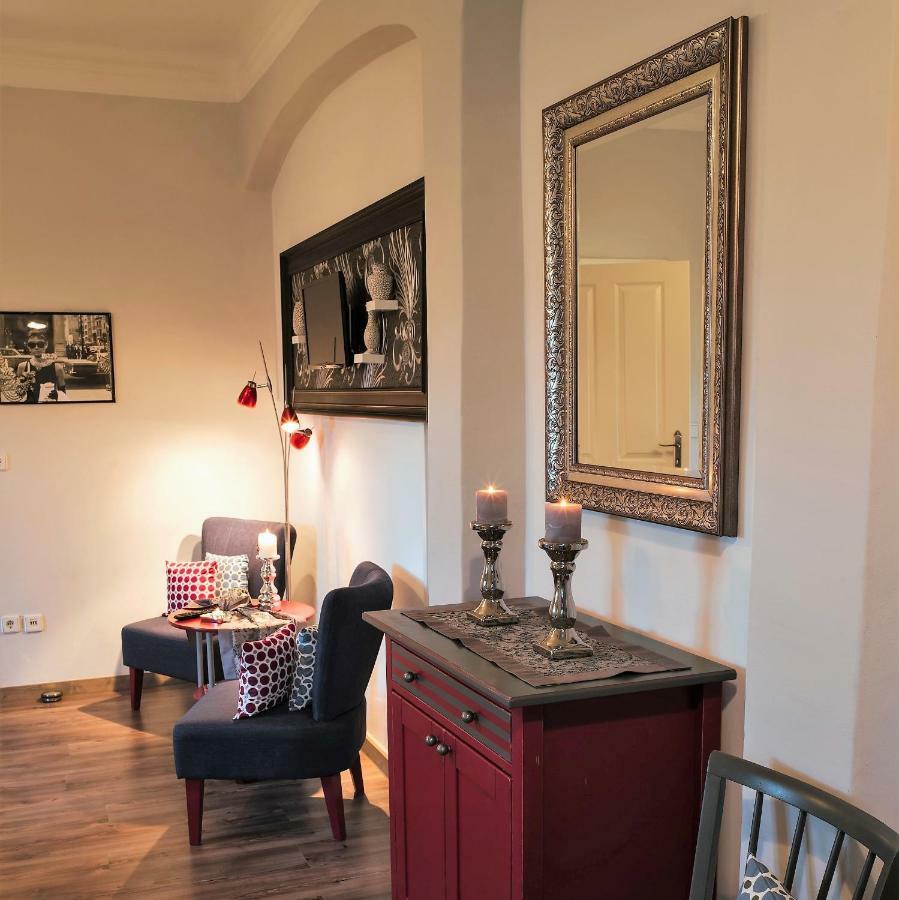 Herrenhaus Kunzwerda Bei Torgau - Aparthotel, Boardinghouse, Wohnen Auf Zeit Eksteriør billede