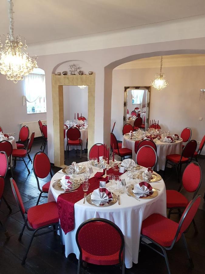 Herrenhaus Kunzwerda Bei Torgau - Aparthotel, Boardinghouse, Wohnen Auf Zeit Eksteriør billede
